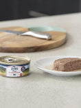 تحميل الصورة في عارض المعرض, Ziwi Peak Wet Venison Recipe for Cats Can – Highlighting the venison and green mussels.
