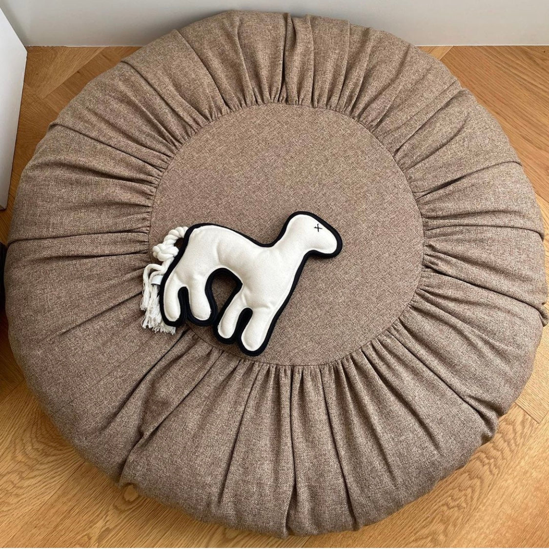 Toque Dog Bed